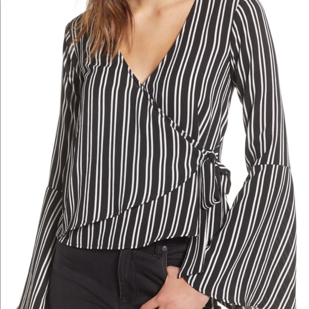 Black and white bell sleeve wrap top sz small